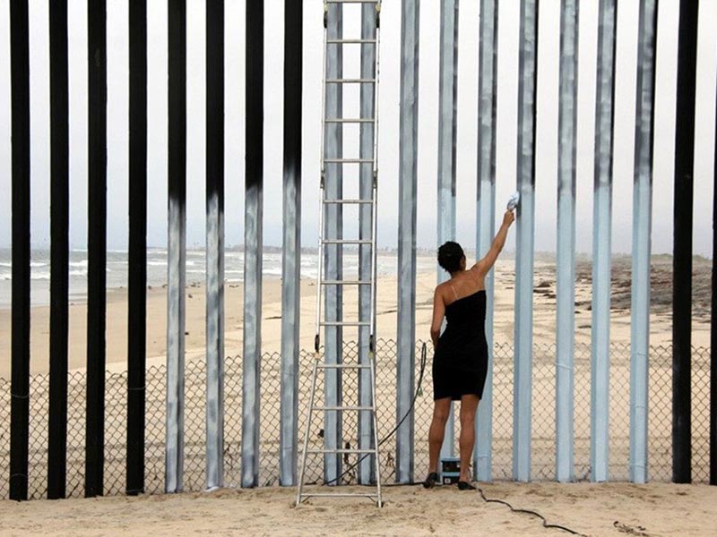 Erasing the border